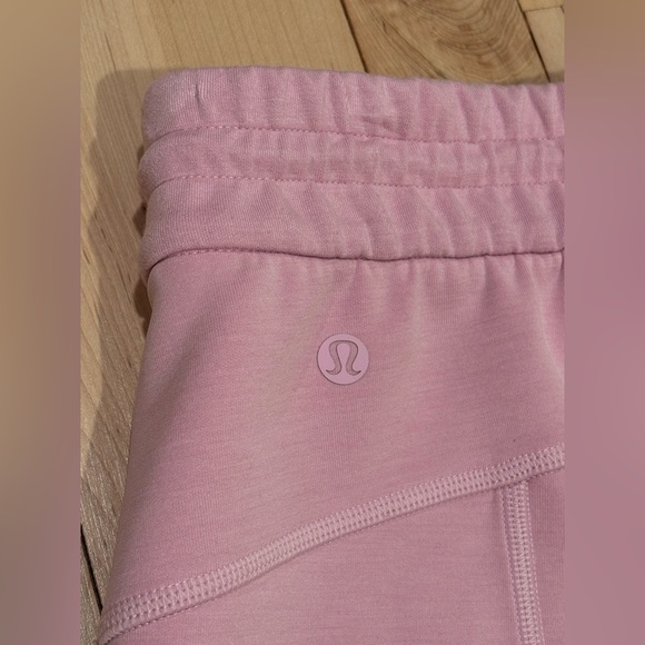 Lululemon Softstreme High-Rise Short 4" Pink Size 8 - Picture 4 of 6